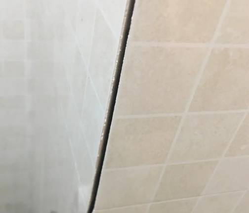 内丘瓷砖空鼓维修公司分享阳台瓷砖脱落的修复过程可以分为以下几个步骤