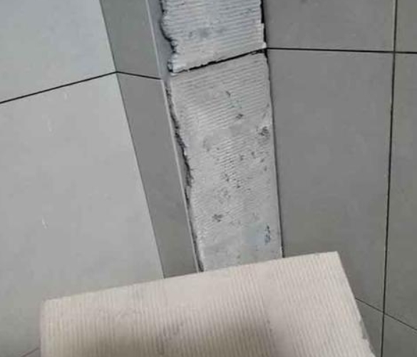 内丘瓷砖空鼓维修公司分享下厨房瓷砖脱落的补救措施。